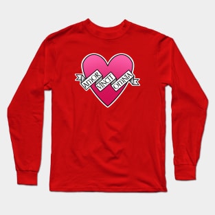 amor vincit omnia pink heart Long Sleeve T-Shirt